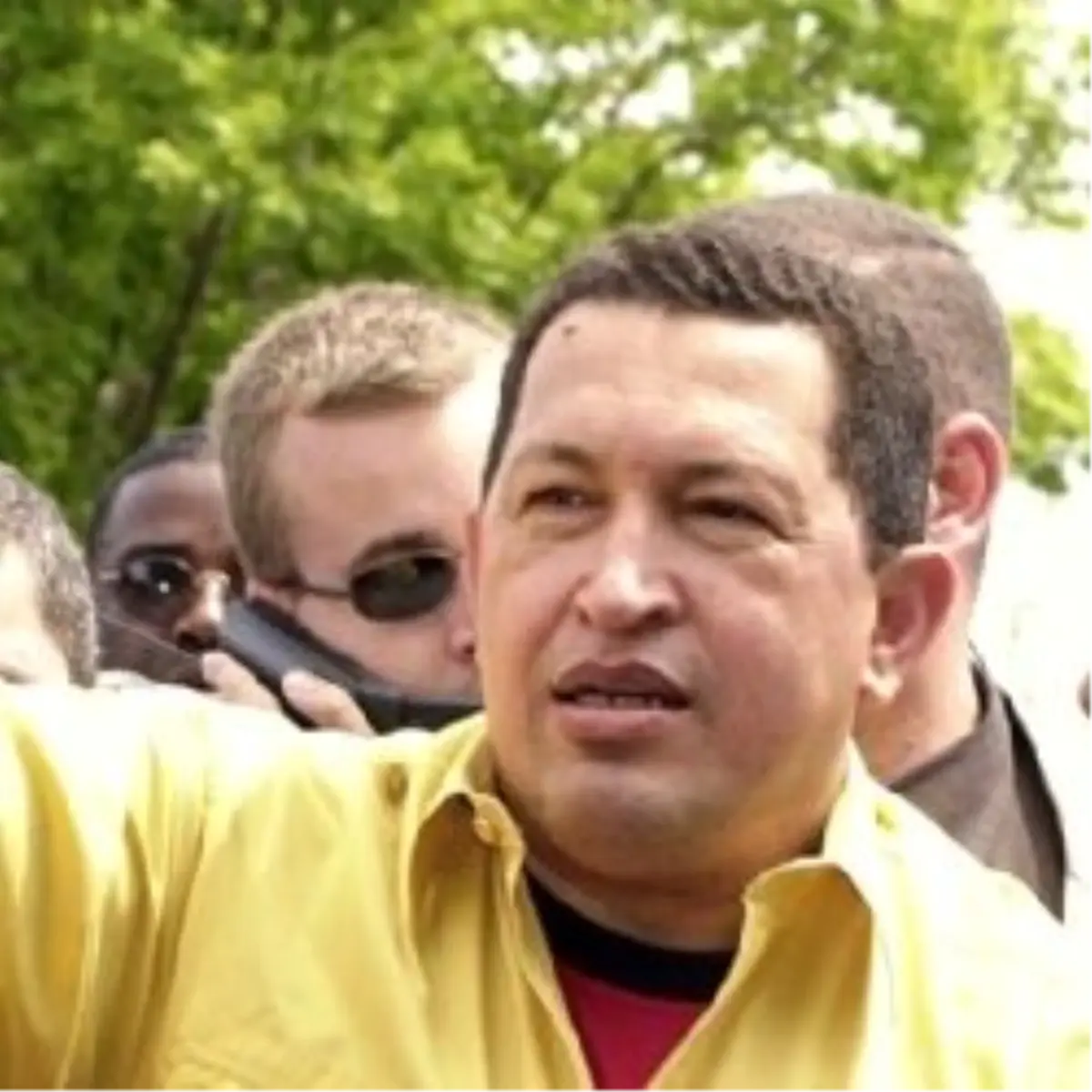 Chavez ile Clınton El Sıkıştı