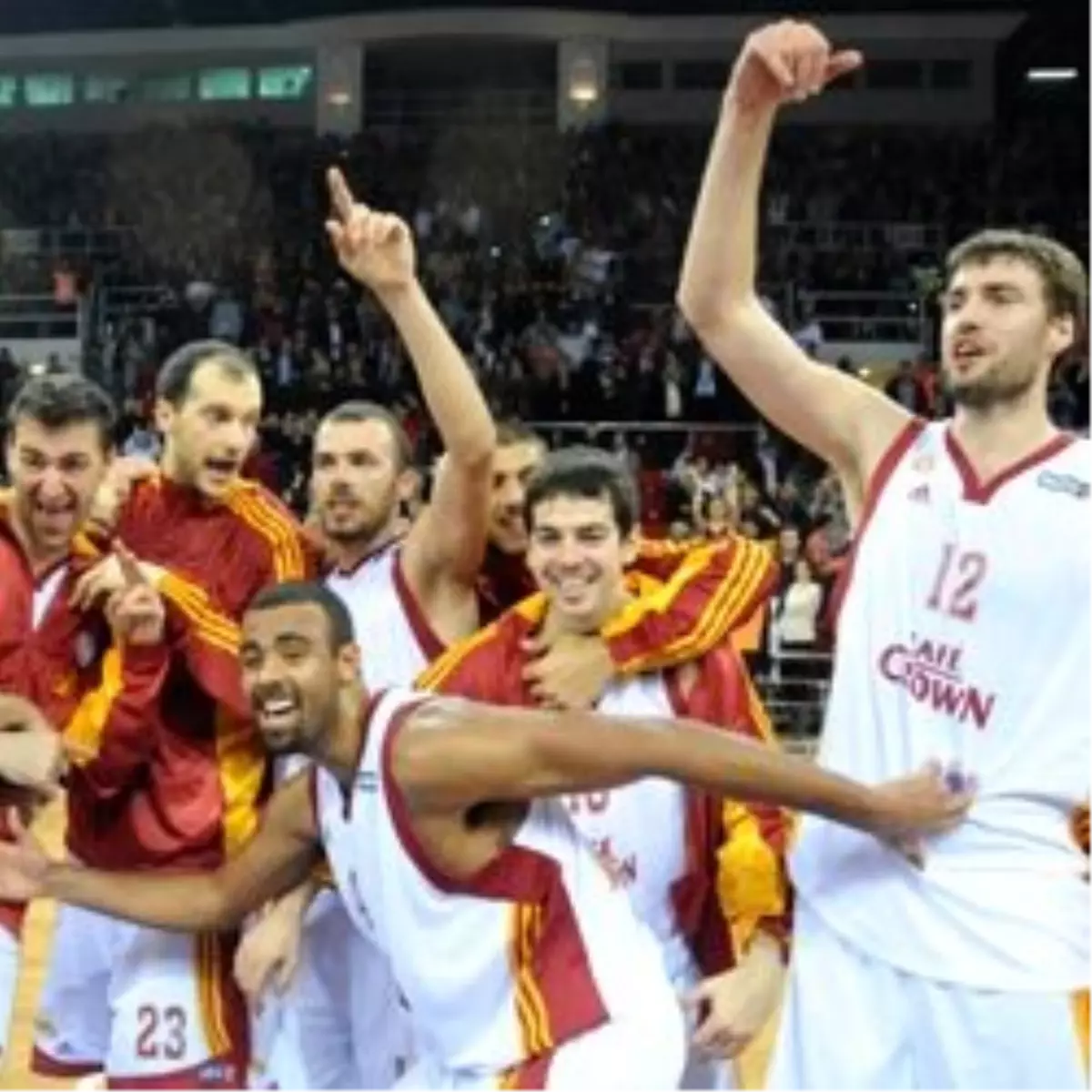 Derbinin Galibi Galatasaray Cafe Crown