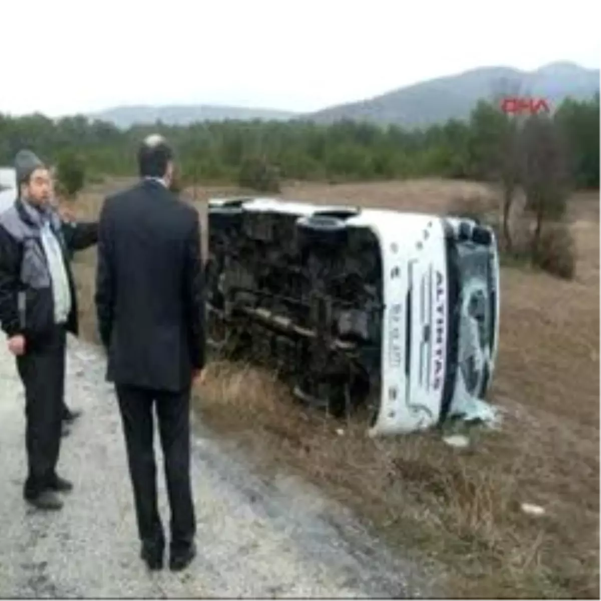 Kütahya\'da Öğrencileri Taşıyan Minibüs Devrildi, 12 Kişi Yaralandı