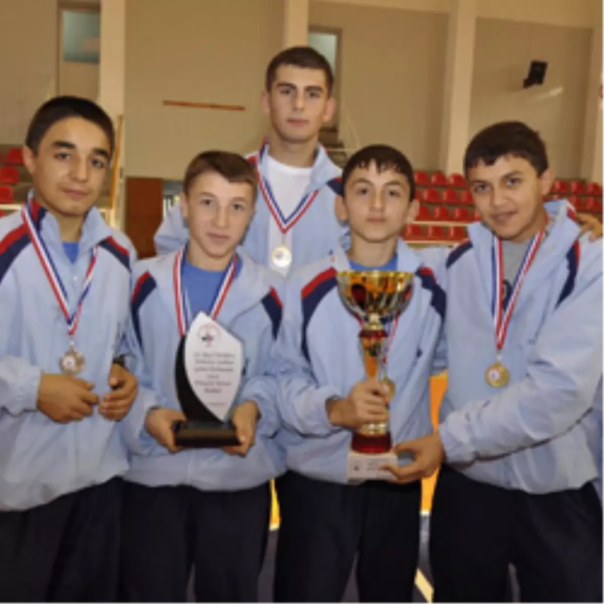 İzmirli Güreşçilere Denktaş Desteği