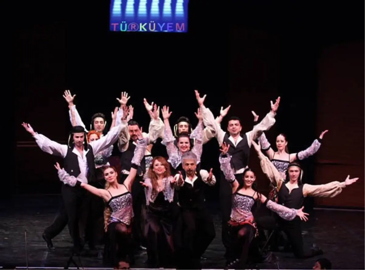 Müzikli Danslı Oyun Türküyem Yeniden Sahnede