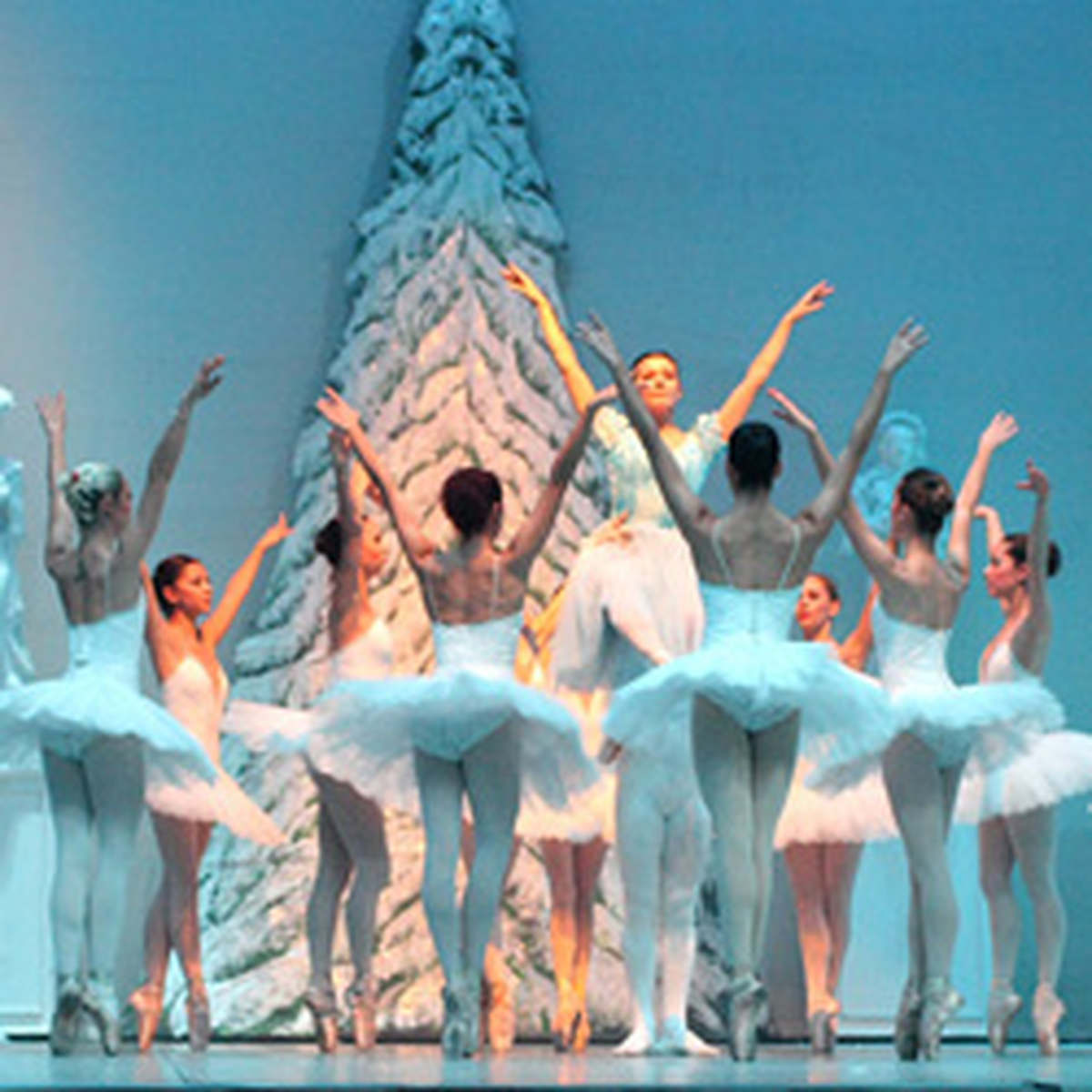 Yeni Yıl Büyüsü ANTDOB Sahnesinde Devam Ediyor