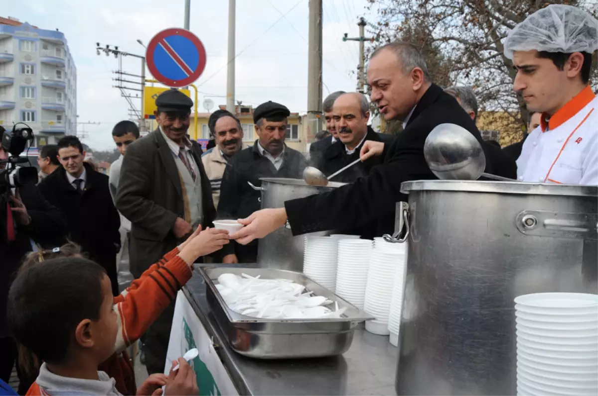 Başkan Ergün Nurlupınar ve Horozköy’de Aşure Dağıttı