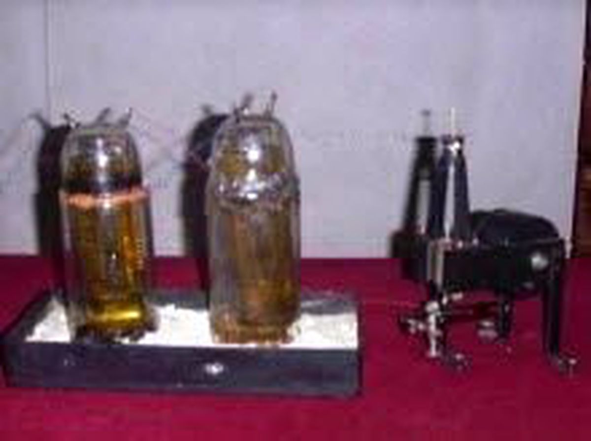 60 Yıldır Bitmeden Çalışan Pil!