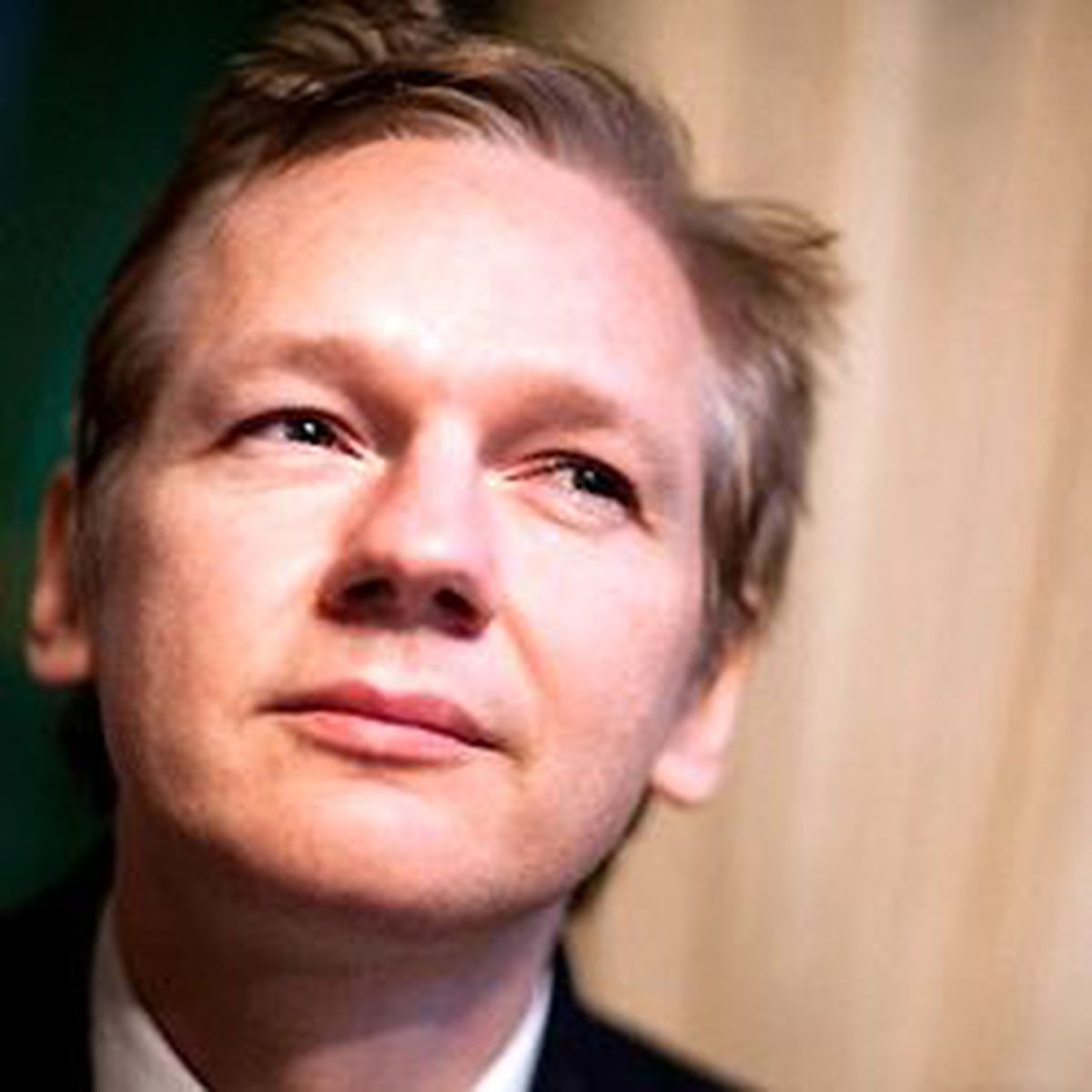 Assange Guardian'ı Dava Açmakla Tehdit Etmiş