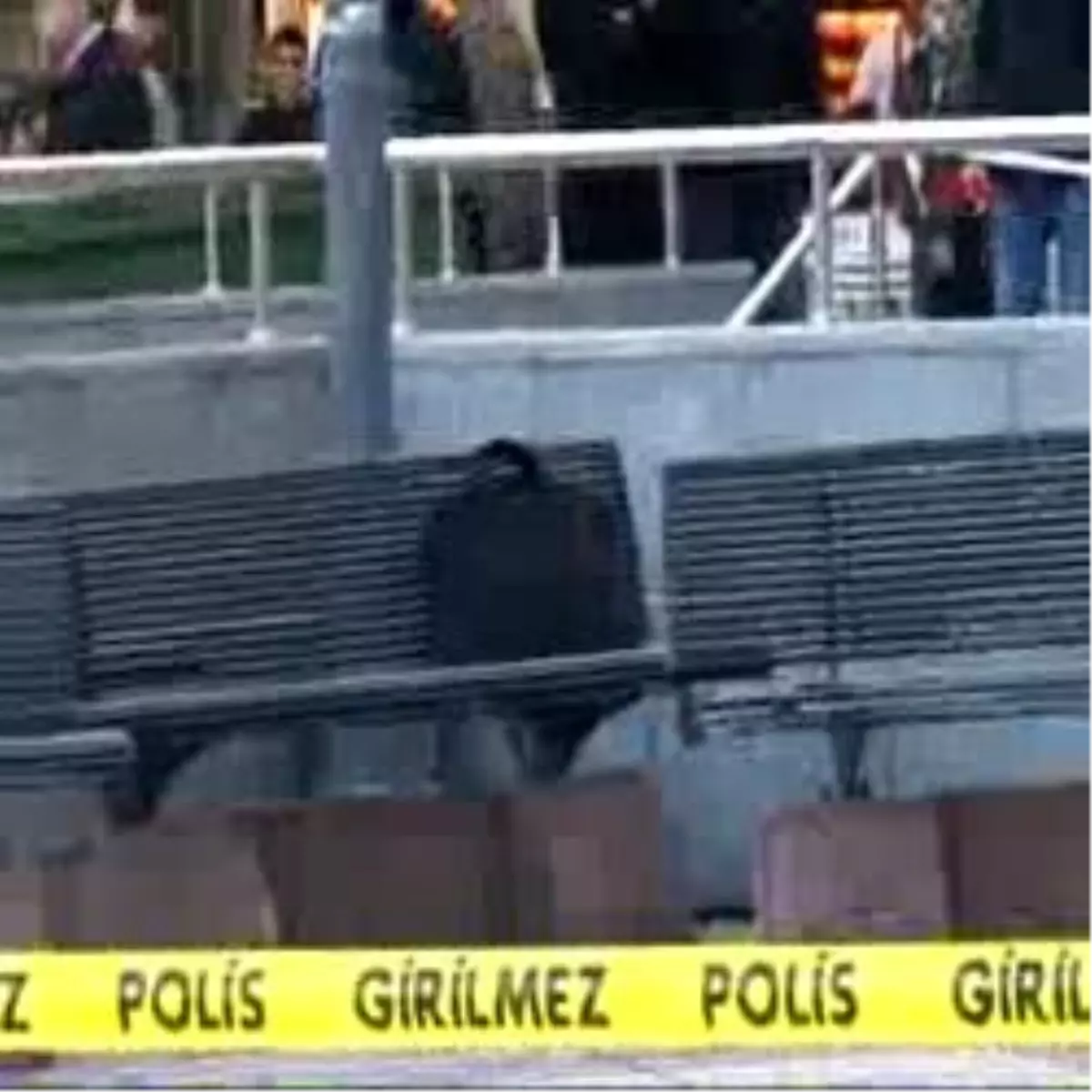 Eminönü\'nde Şüpheli Çanta Paniği