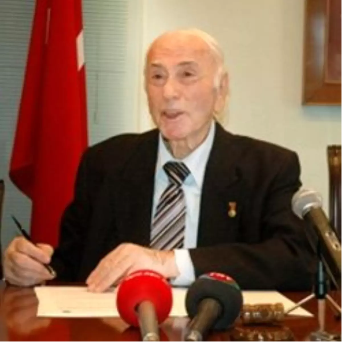 İşgören Toprağa Verildi