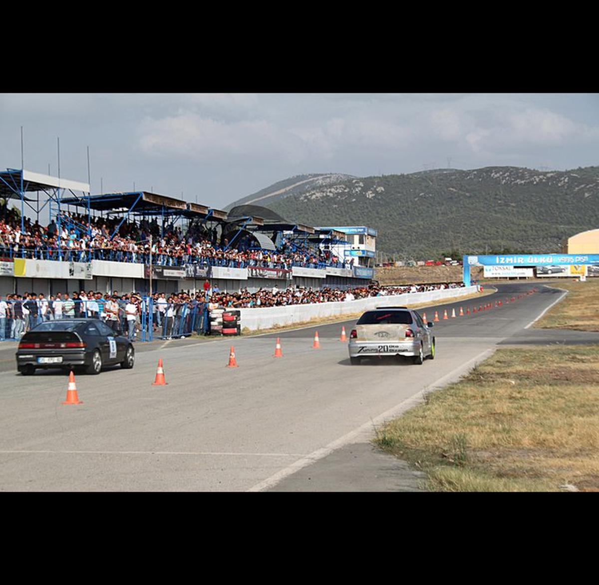 İzmir'de Nefesler Tutuldu
 
