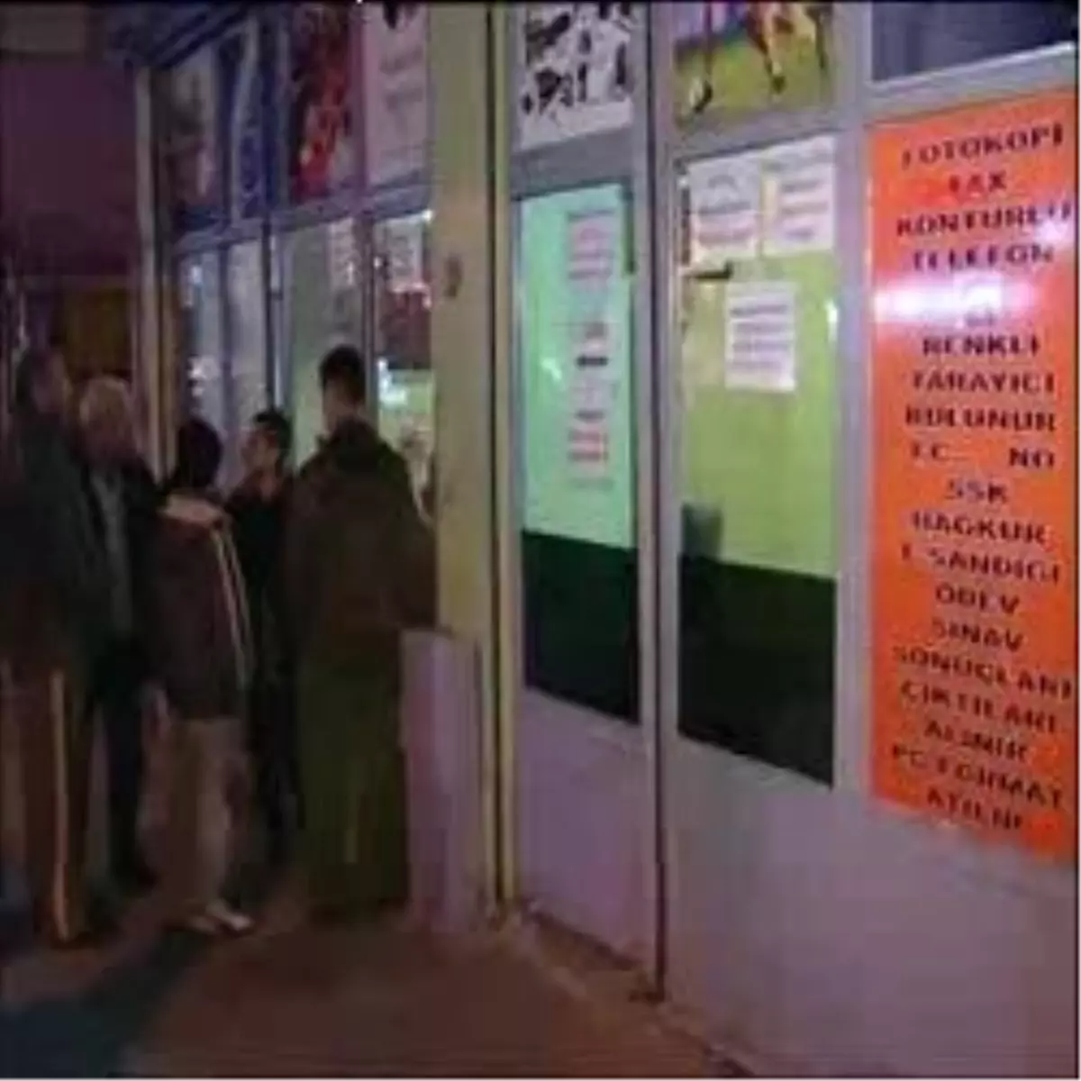 Sevgilisinin Önünde İntihar Etti!