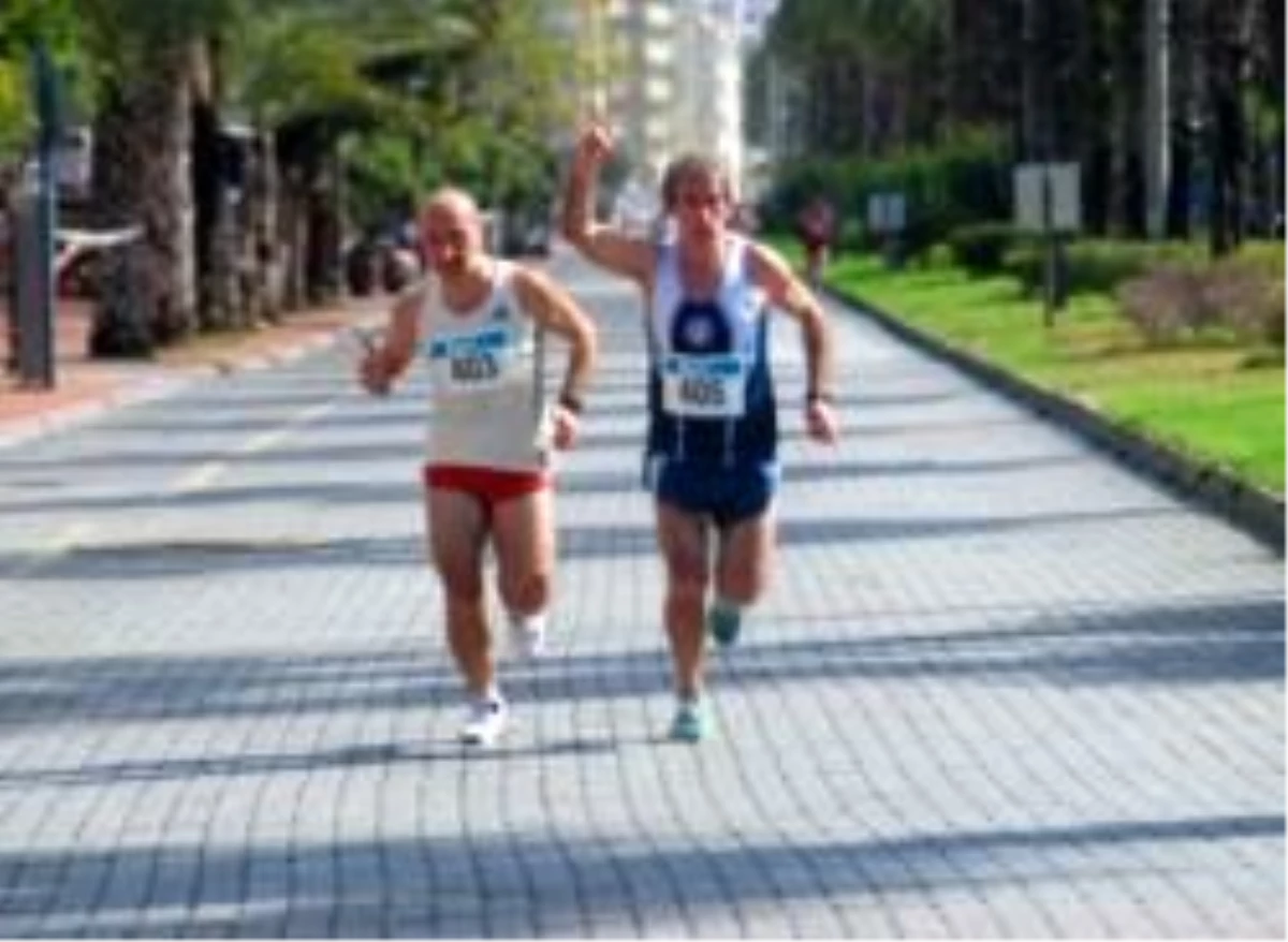 1. Adana Kurtuluş Yarı Maratonu Koşuldu