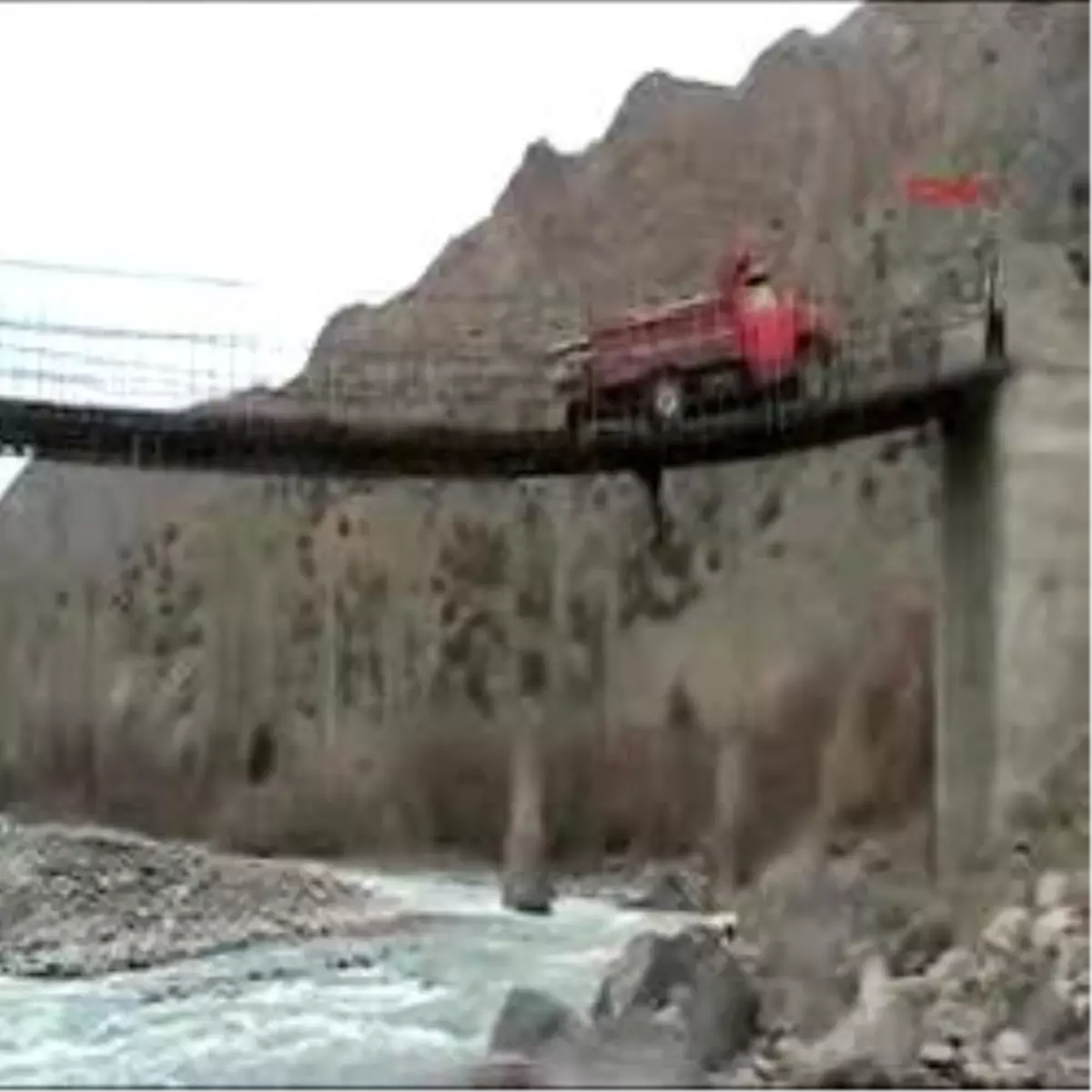 Asma Köprüde Can Pazarı