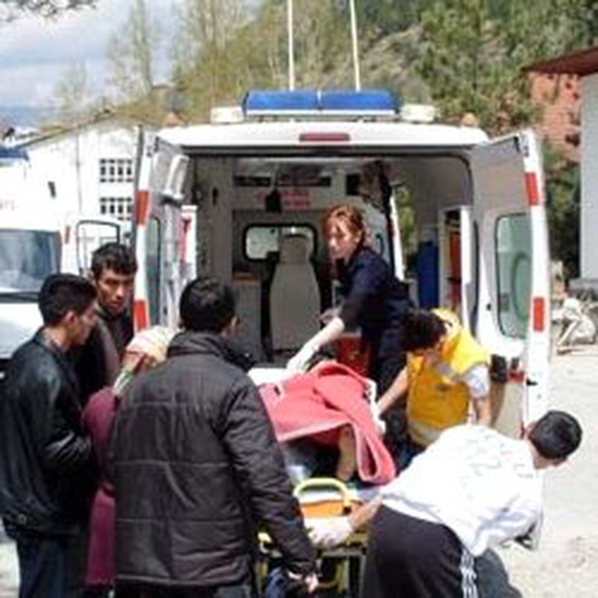 Şerit İhlali Yapan Otomobil, Yolcu Alan Otobüse Çarptı,3 Yaralı