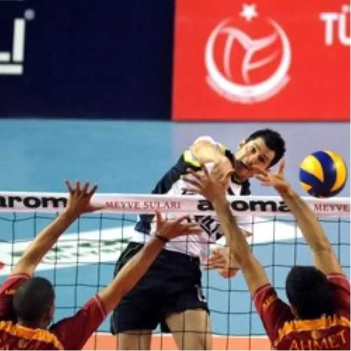 Aroma Erkekler Voleybol 1. Ligi...Arkas: 3 - Beşiktaş:1