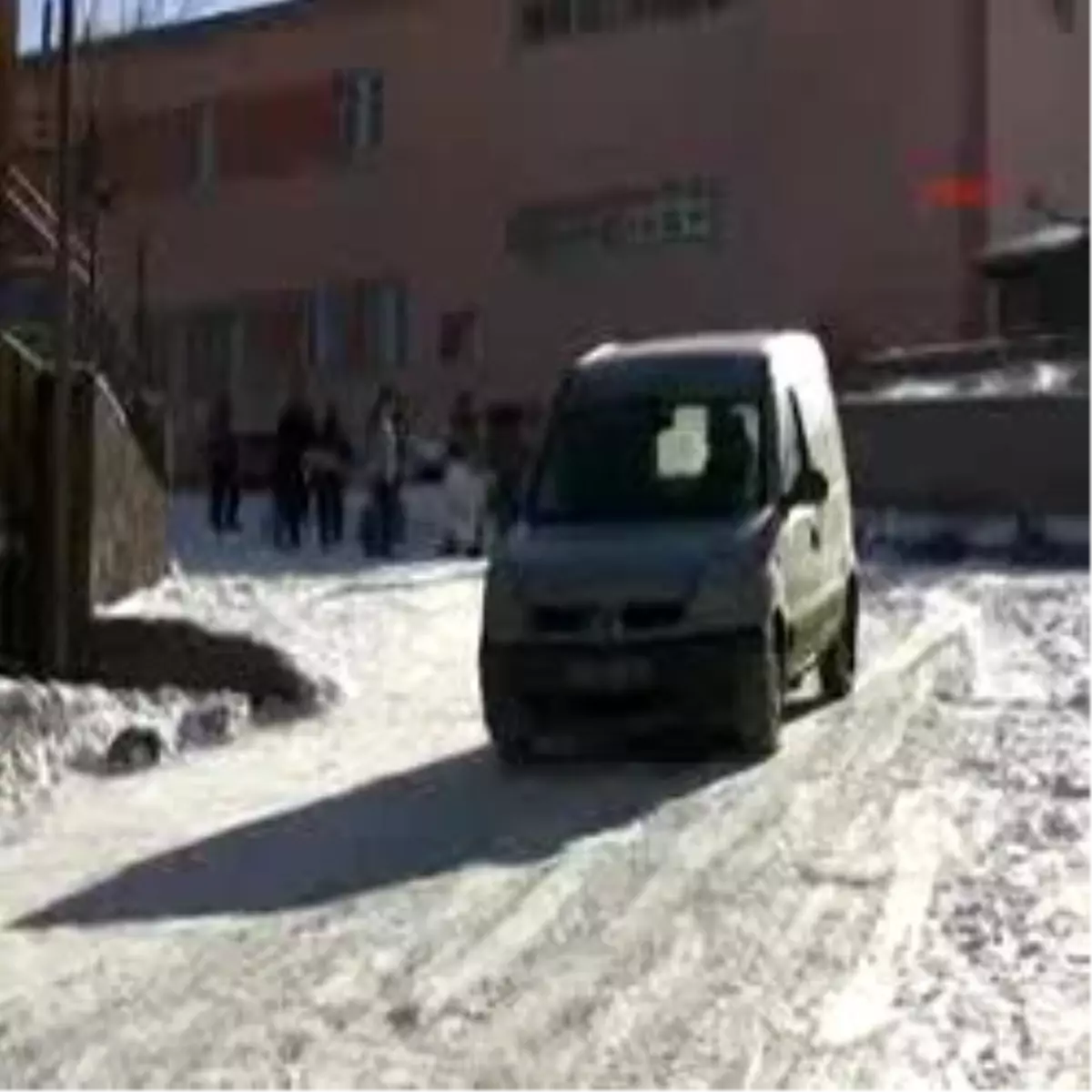 Çocukların Poşetle Kızak Keyfi