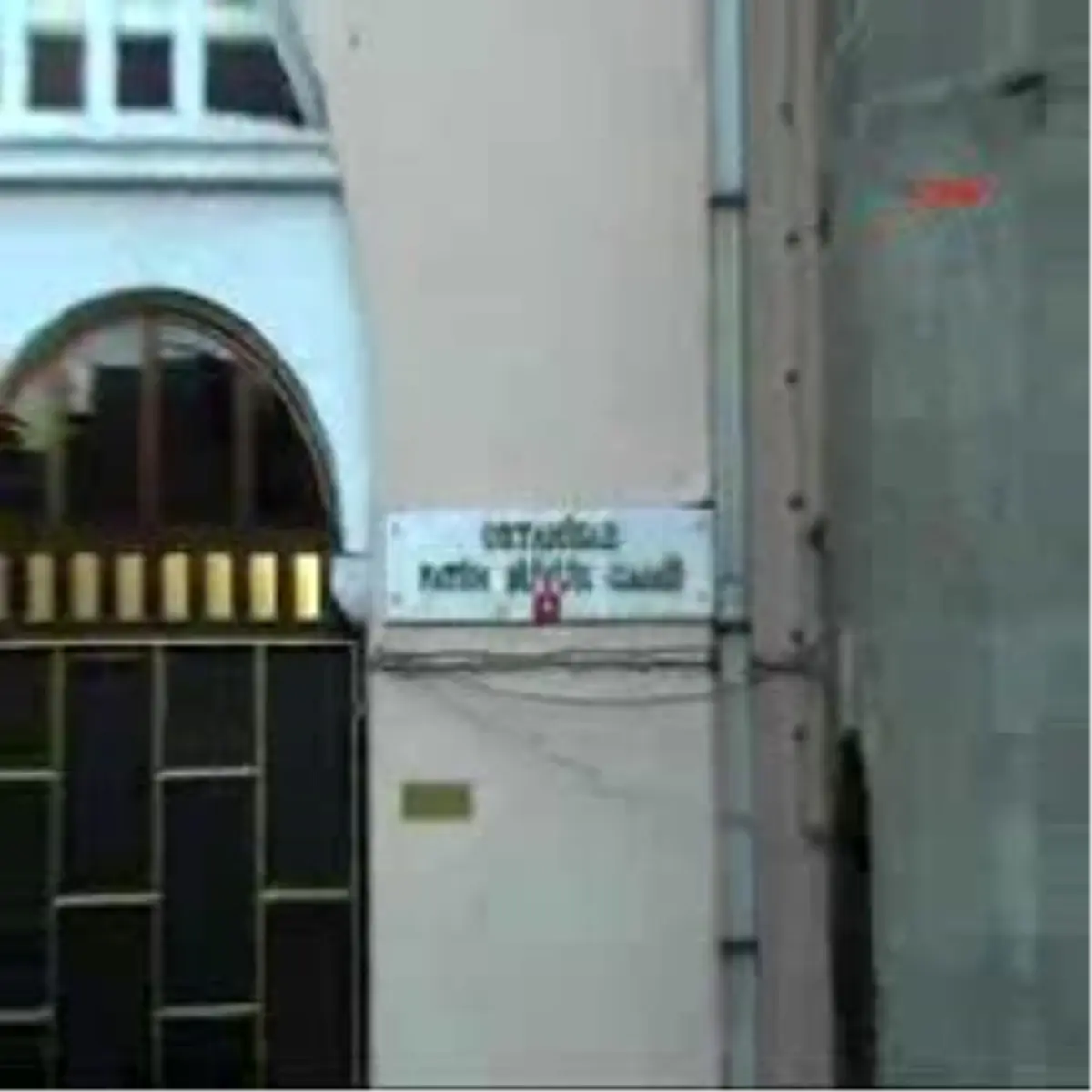 Trabzon\'da Camiden Tarihi Halı Çalındı