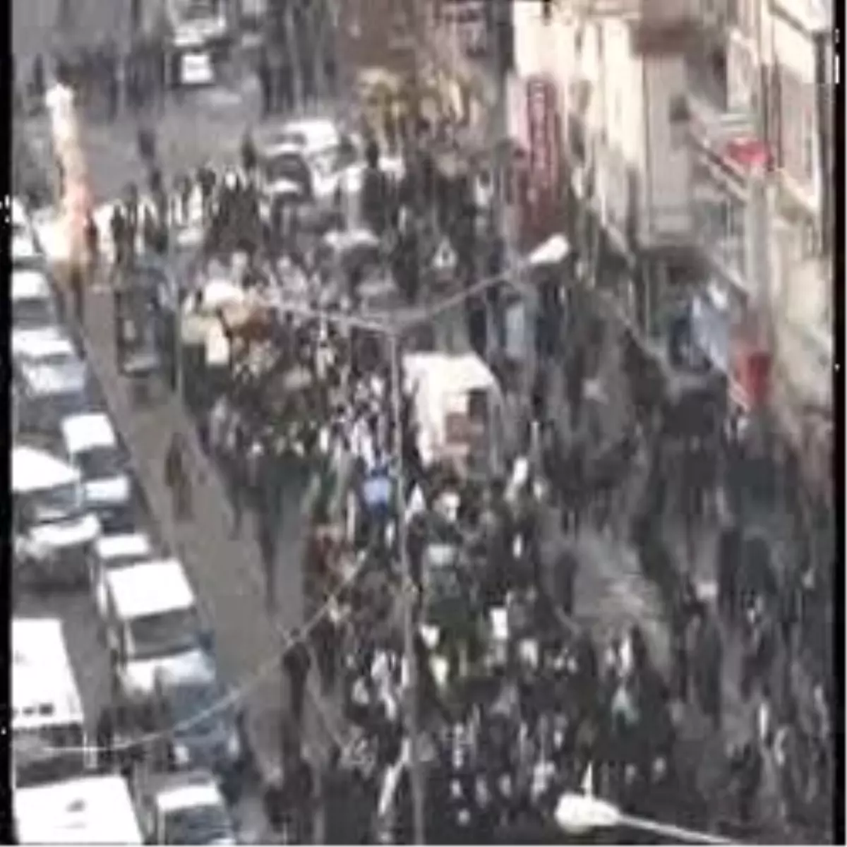 BDP Li Kadınlardan Konca Kuriş\'li Anadil Yürüyüşü