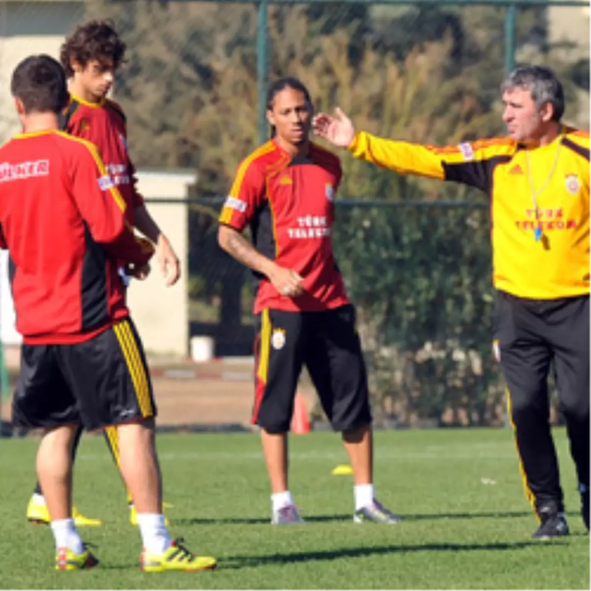 Galatasaray\'ın Efsane Futbolcuları Ali Sami Yen Stadı İçin Bir Araya Geldi
