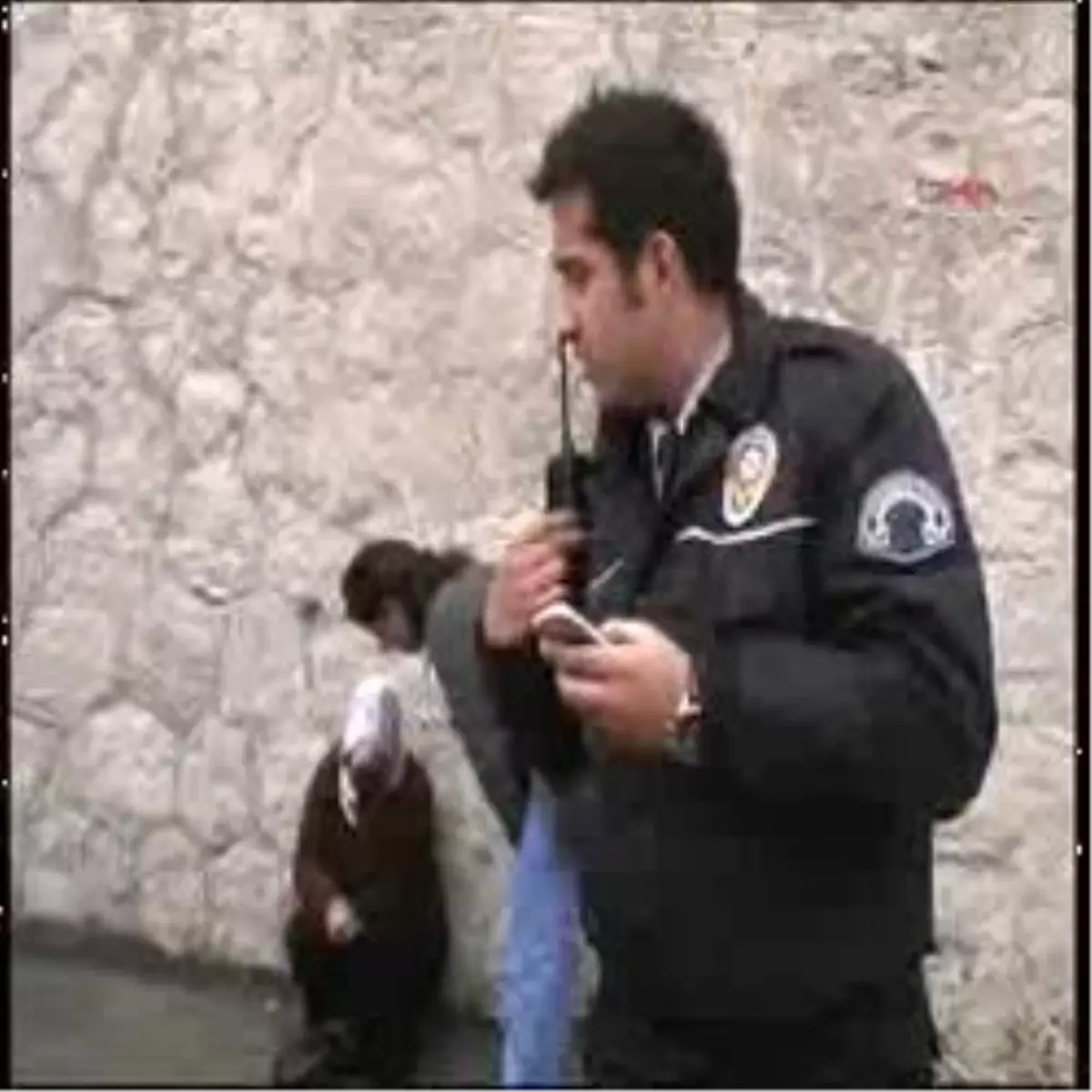 Kayalıklara İntihara Giden Kadını Polis Engelledi