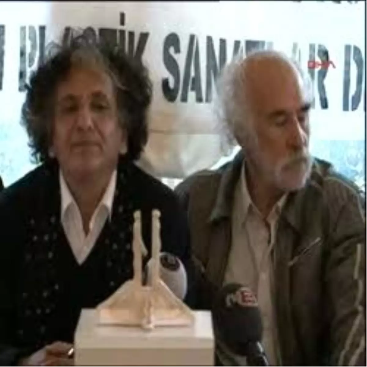 Heykeltıraş Aksoy Ve Sanatçılardan "Ucube" Açıklaması
