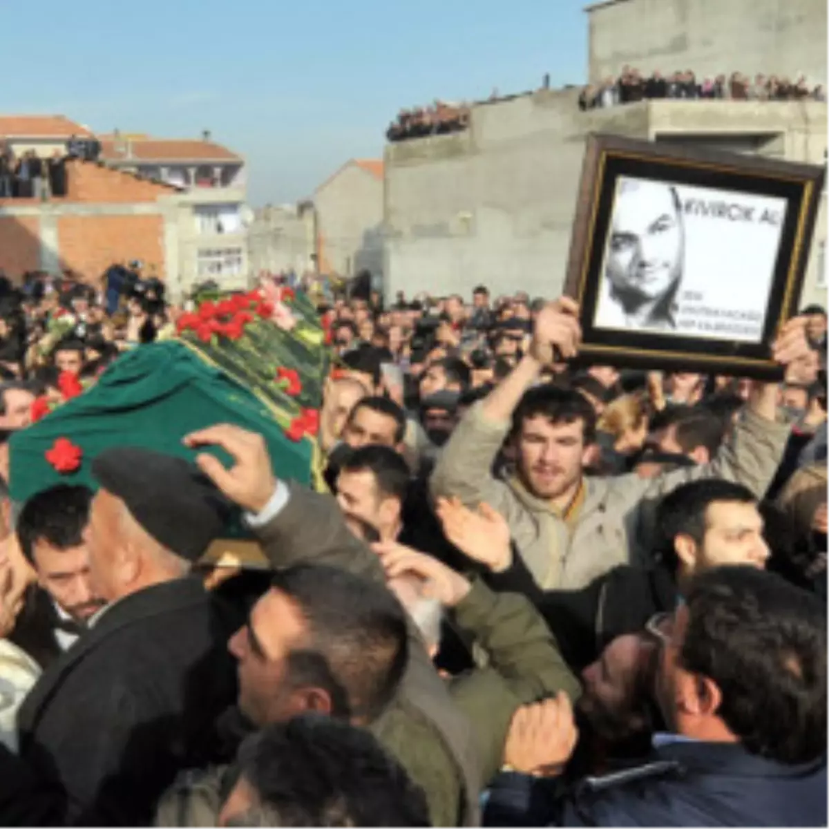 Kıvırcık Ali\'yi Binlerce Kişi Uğurladı