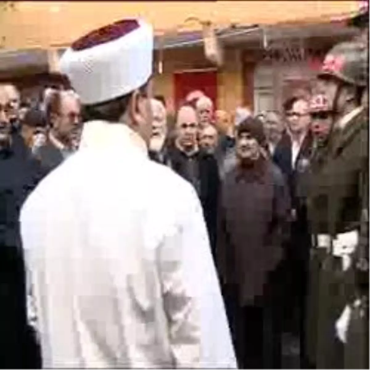 Şehit Üsteğmenin Cenazesi Baba Evine Getirildi