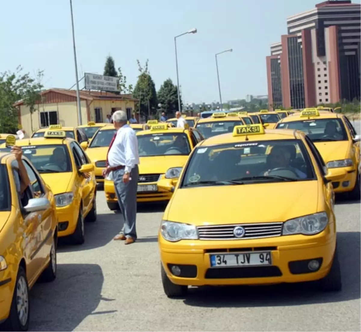 İstanbul\'da \'Sarı\' Protesto