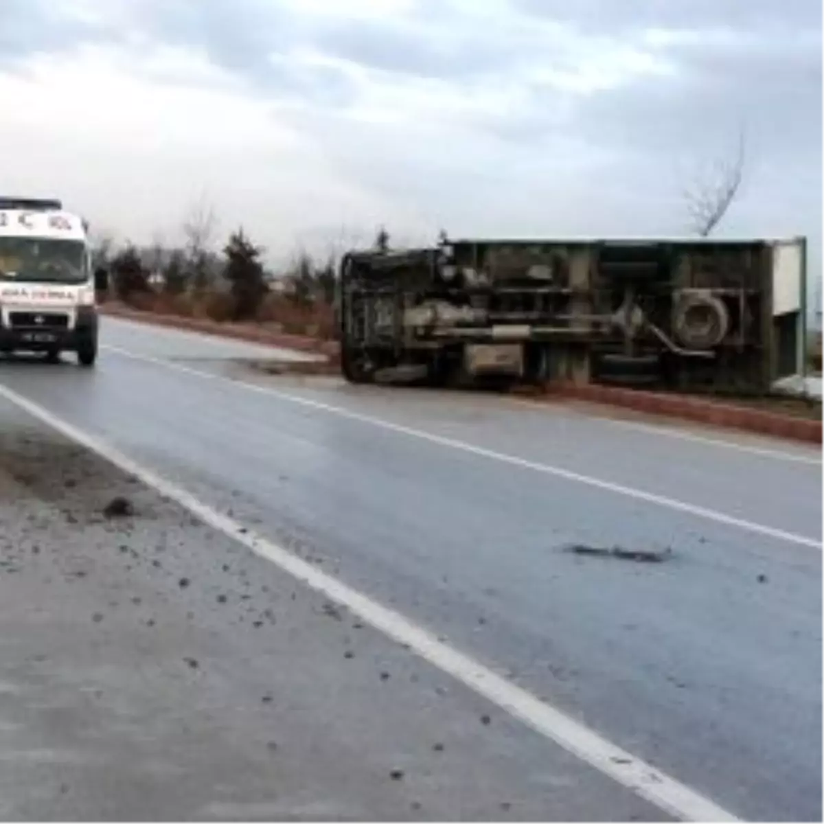 Konya\'da 2 Servis Midibüsü Çarpıştı: 13 Yaralı