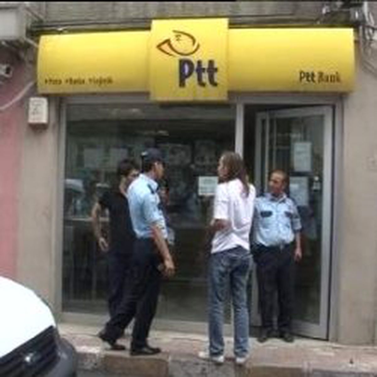 Mersin'de PTT Şubesi Soyuldu