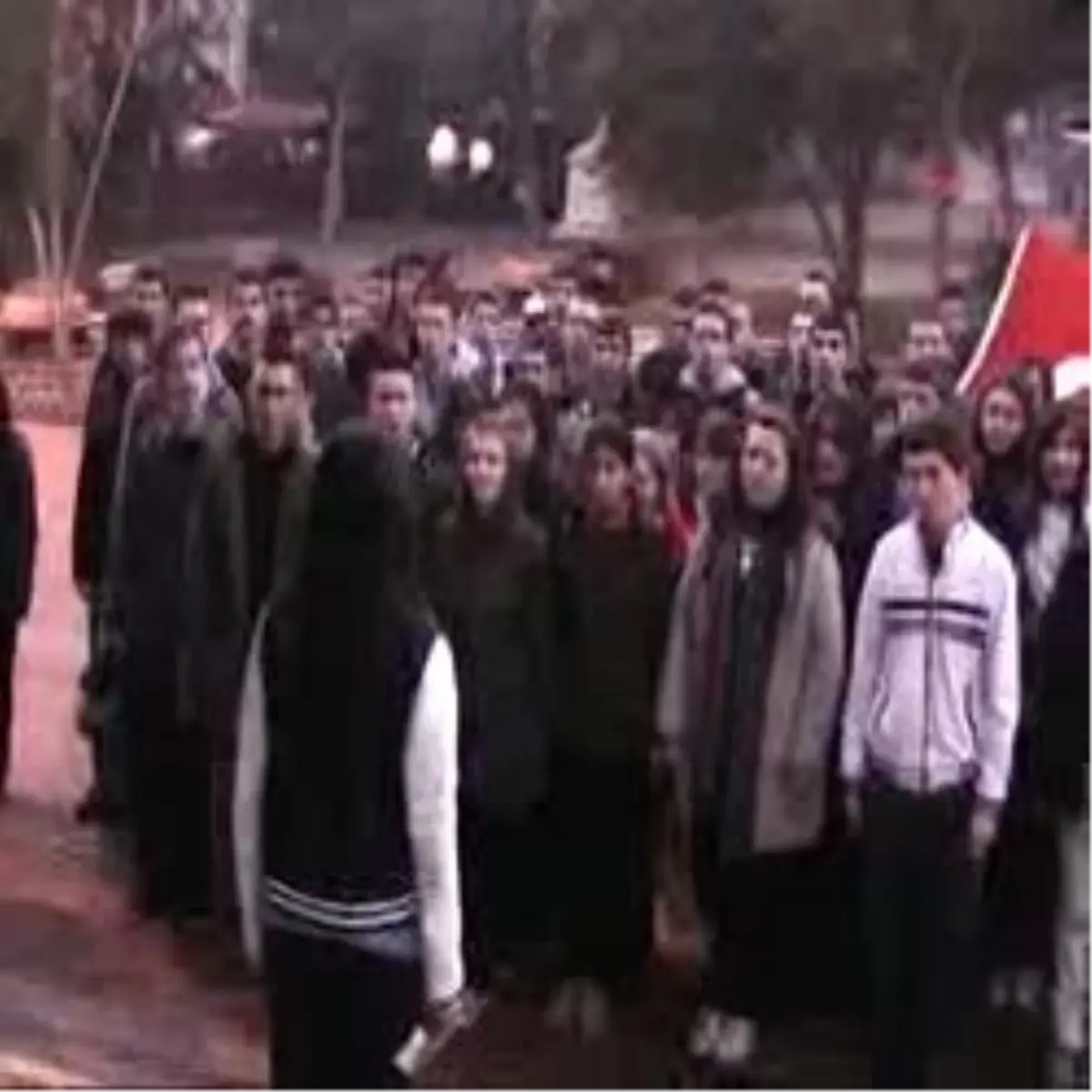 Atatürk Büstünü Yakanları Kınadılar