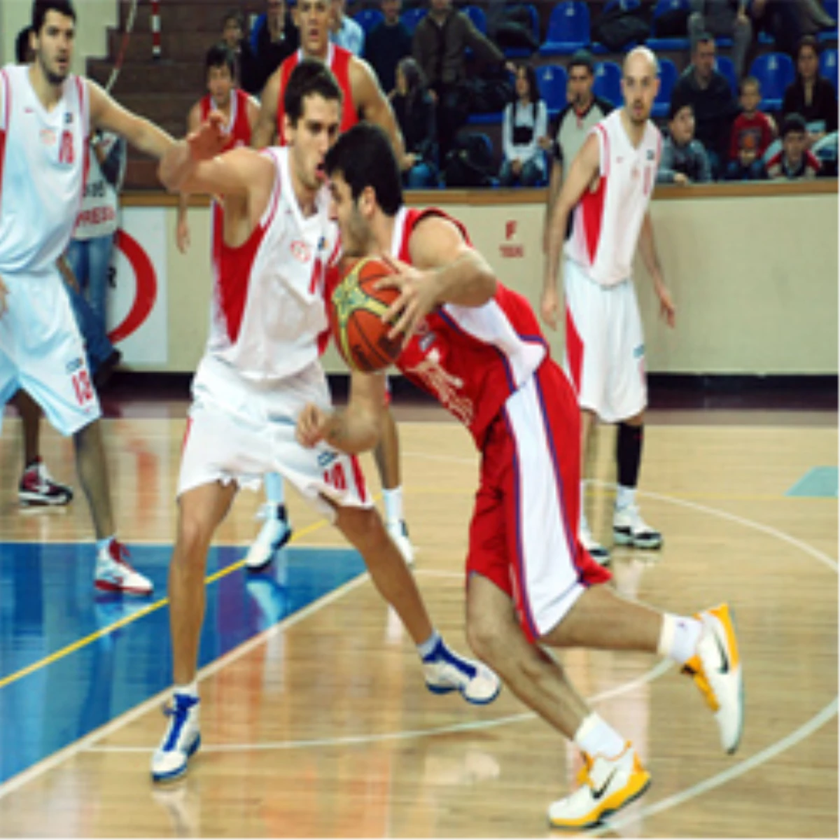 Beko Basketbol Ligi...Erdemirspor - Tofaş: 81 - 80