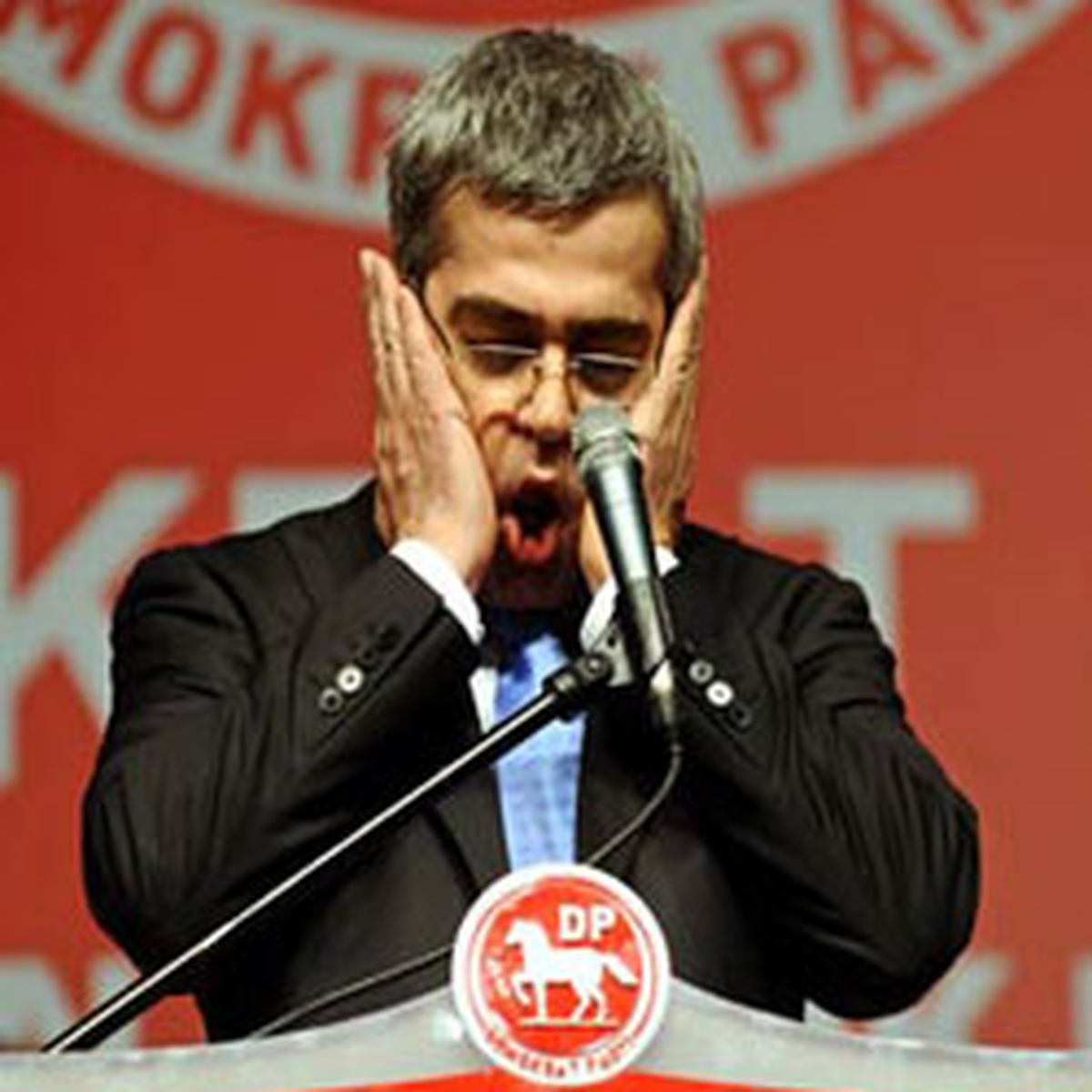Kürsüde Fenalaştı