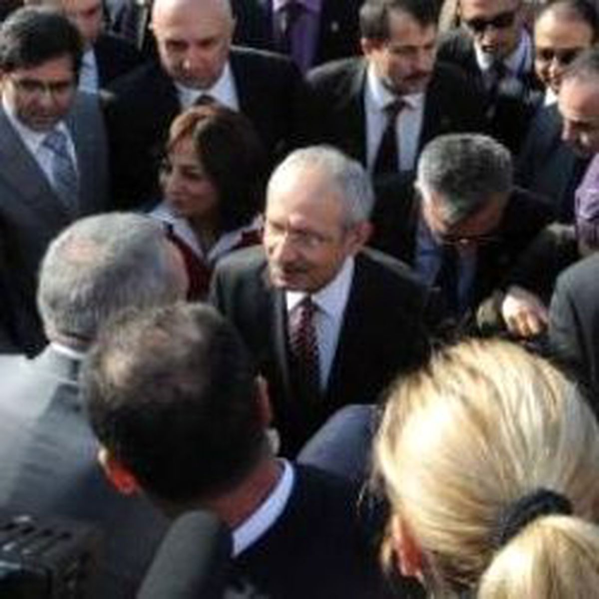 Kılıçdaroğlu'ndan Kıvırcık Ali'nin Ailesine Taziye Ziyareti