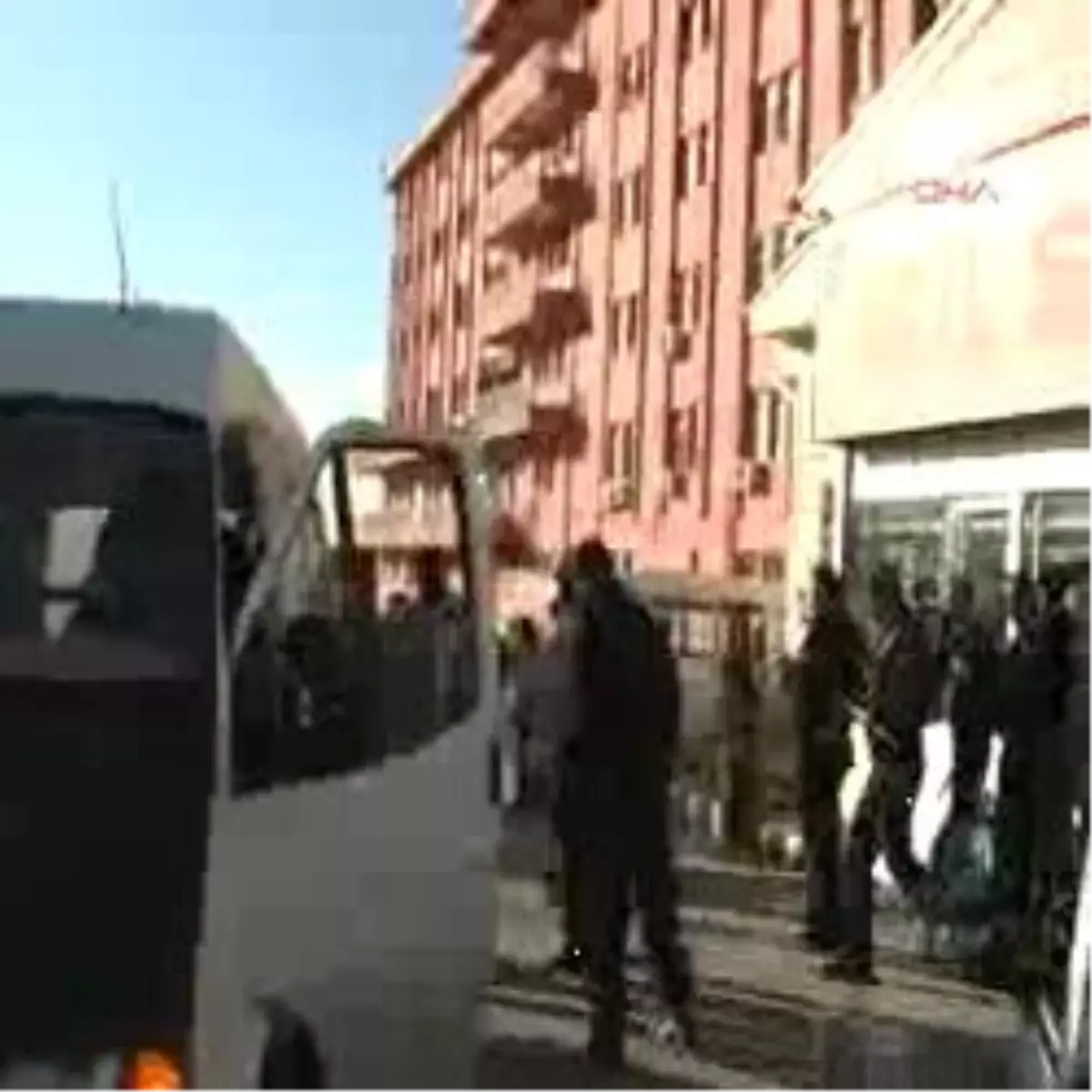 Acil Servis Önünde Kavga 