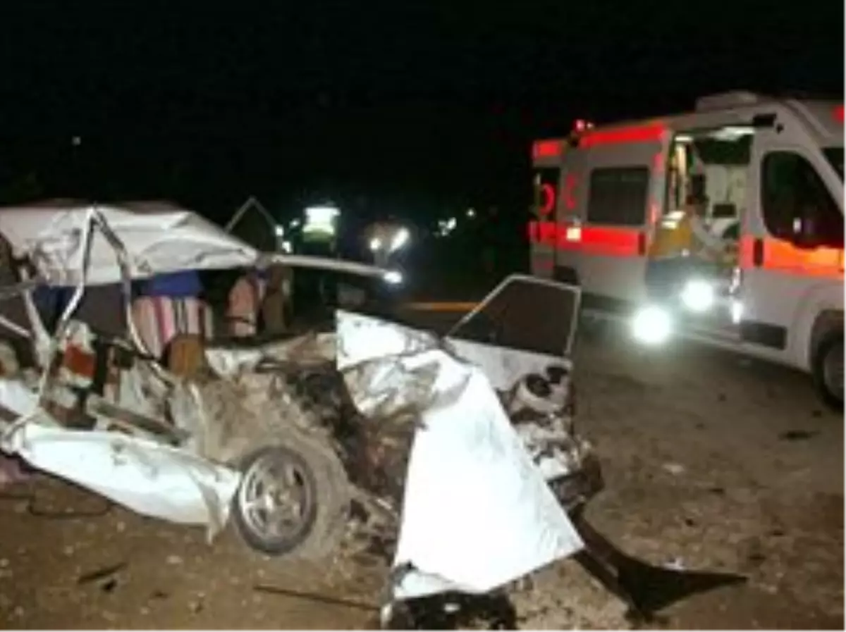 Cenaze Töreninden Dönen Çift, Trafik Kazasında Öldü