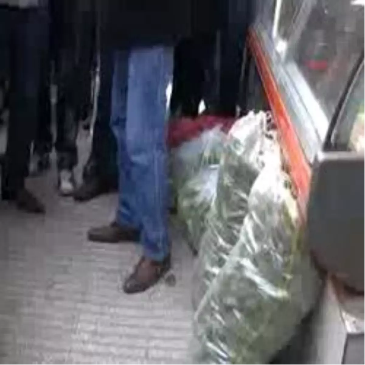 Elazığ\'da Seyyar Satıcılar Polis Ve Zabıtaya Direndi, Arbede Yaşandı