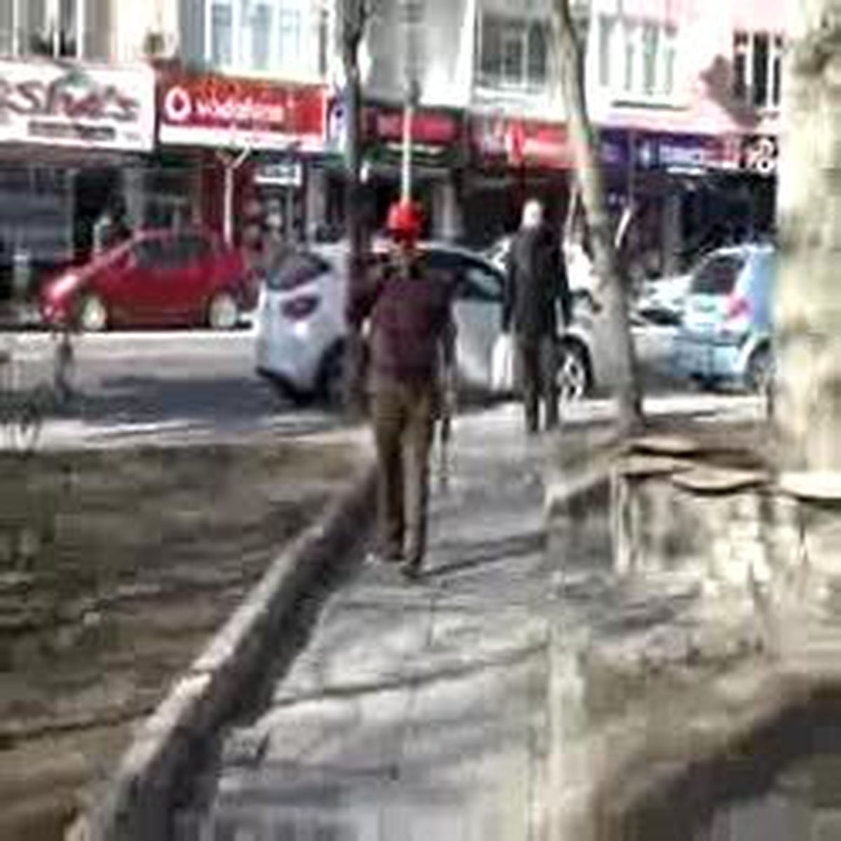 Bu Adamı Gören Üşüyor