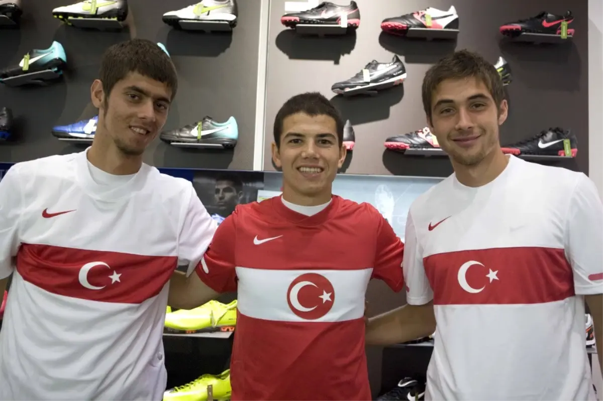 Üç Yetenekli Türk Oyuncu Londra Yolcusu