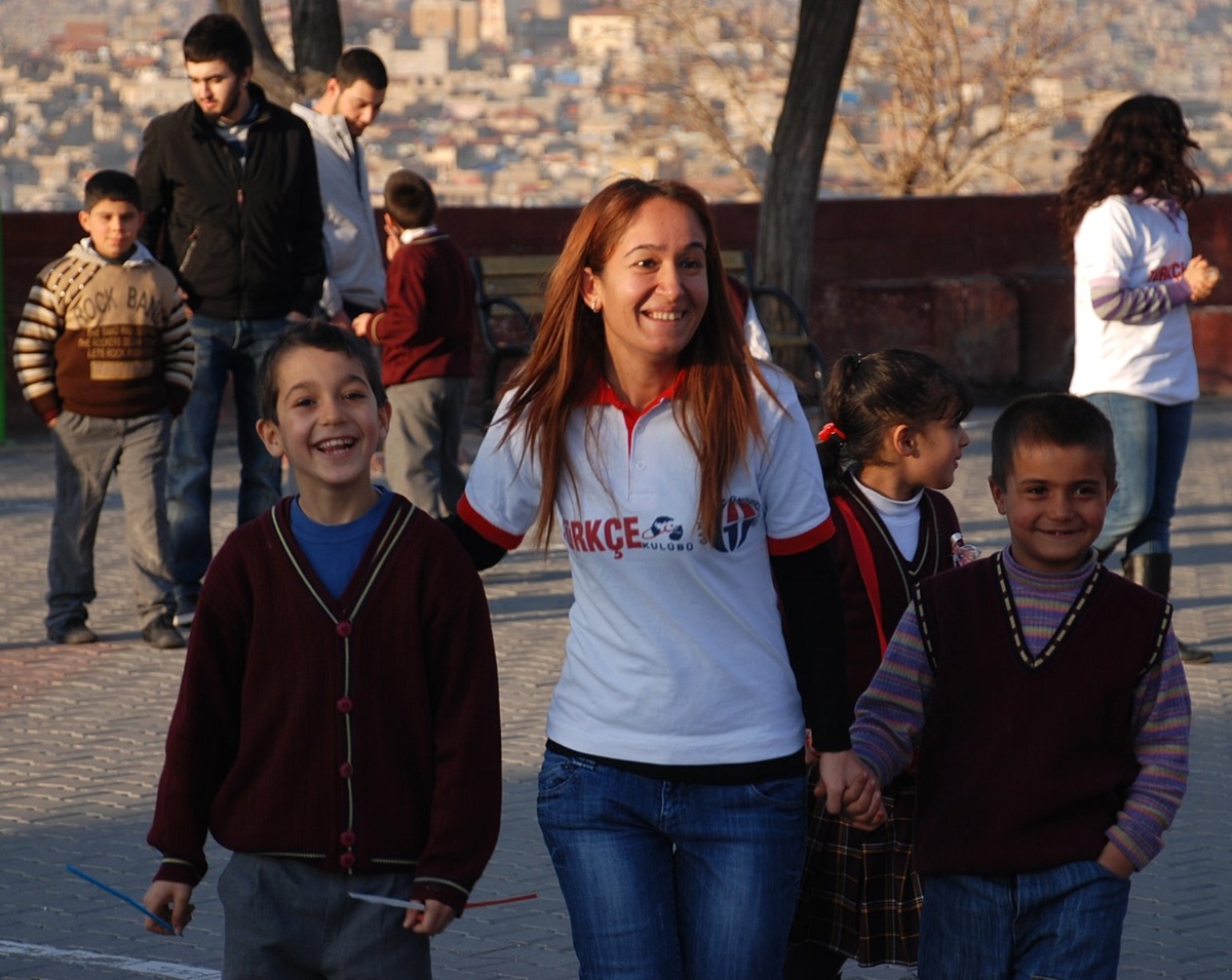 Üniversitemiz Türkçe Topluluğu Kitap Yardımında Bulundu