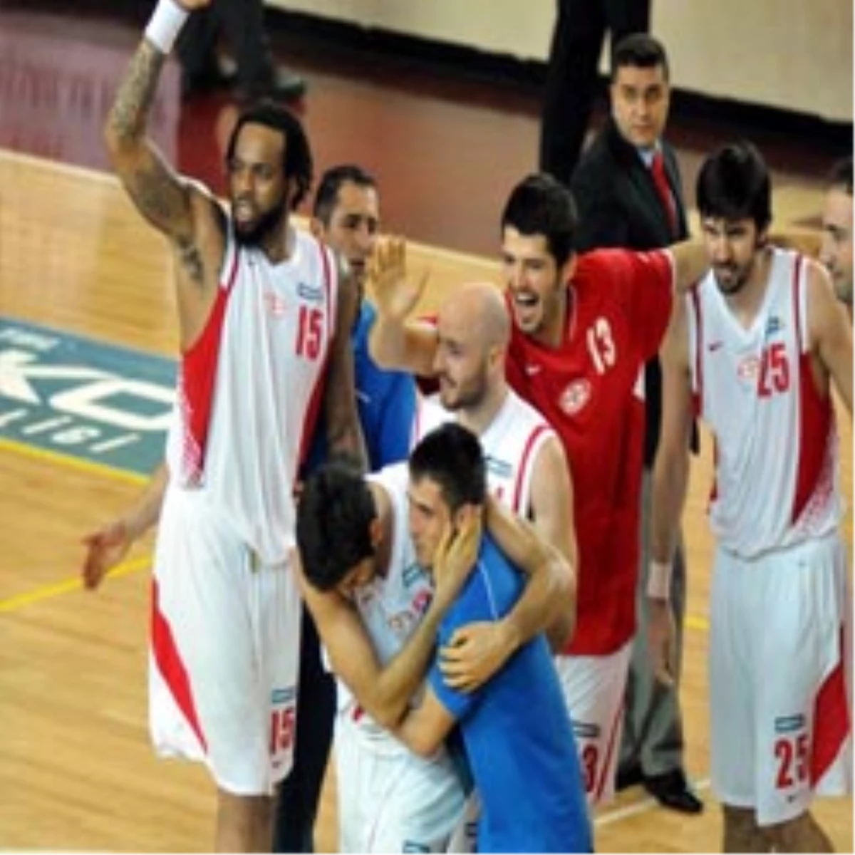 Dha Spor - Beko Basketbol Ligi...Erdemirspor: 75 - Galatasaray Cafe Crown: 74