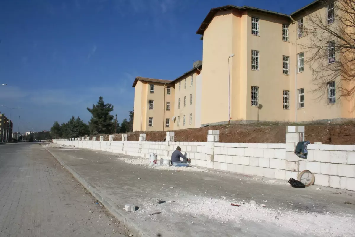 Yatılı Bölge Ve Süleyman Demirel İlköğretim Okulu Duvarları Tamamlanıyor