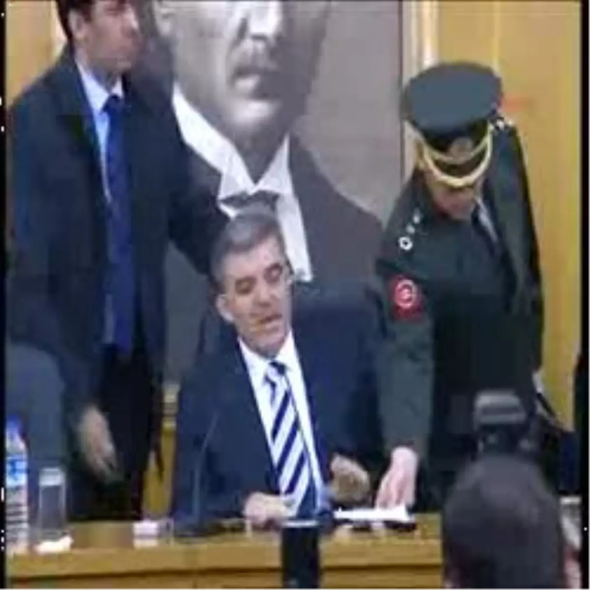 Gül\'den Siyasilere Üslup Eleştirisi