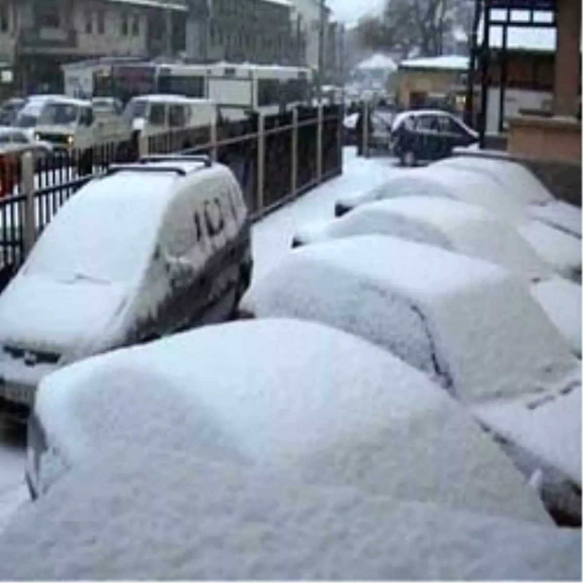 Kar Kapıya Dayandı