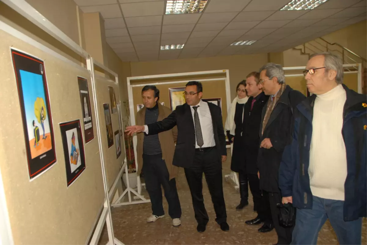 Belediye Personelinden Karikatür Sergisi
