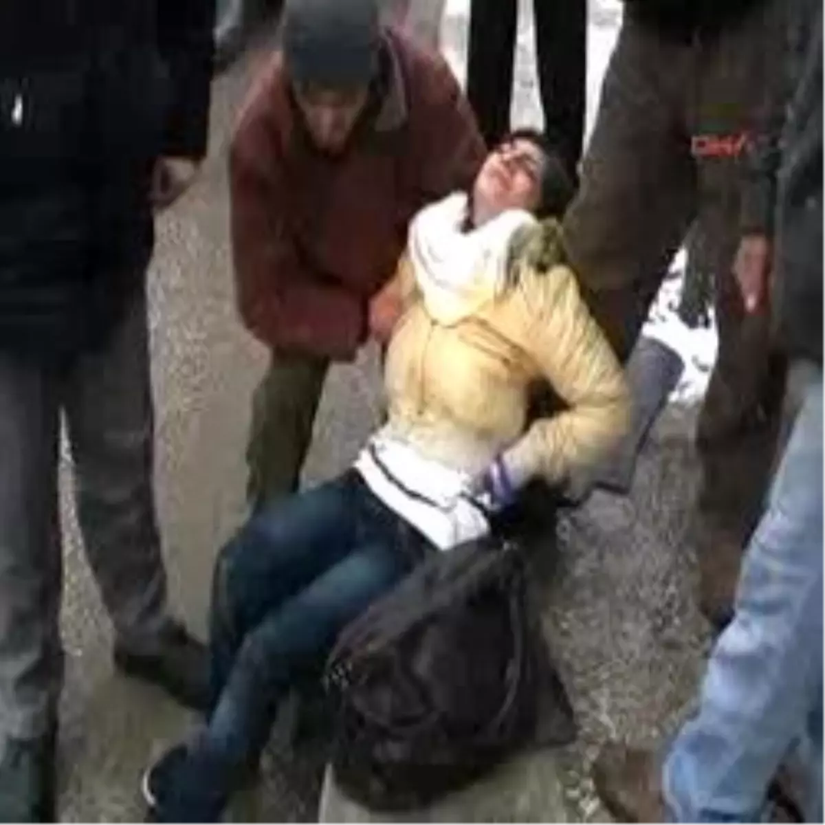 Otomobilin Çarptığı Üniversiteli Yaralandı