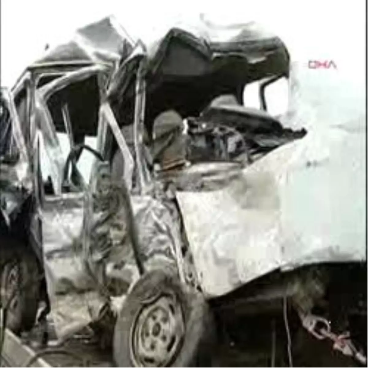 Beypazarı 4 Tır Tarım İşçilerini Taşıyan Minübüsü Biçti; 11 Ölü 5 Yaralı