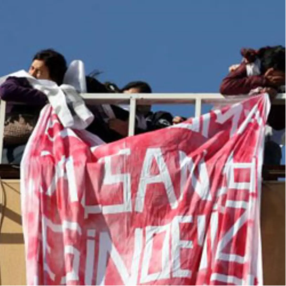 Çatıda Tehlikeli Operasyon