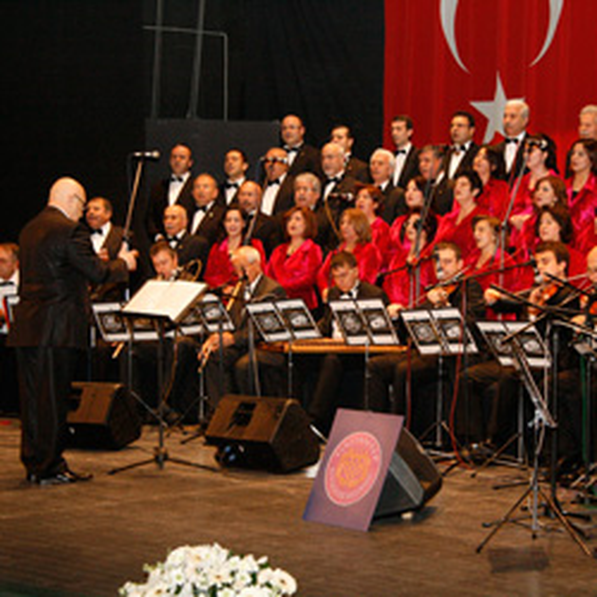 Erol Güngör ve Hüseyni Faslı Şarkıları ‘Ata’ya Armağan Edildi