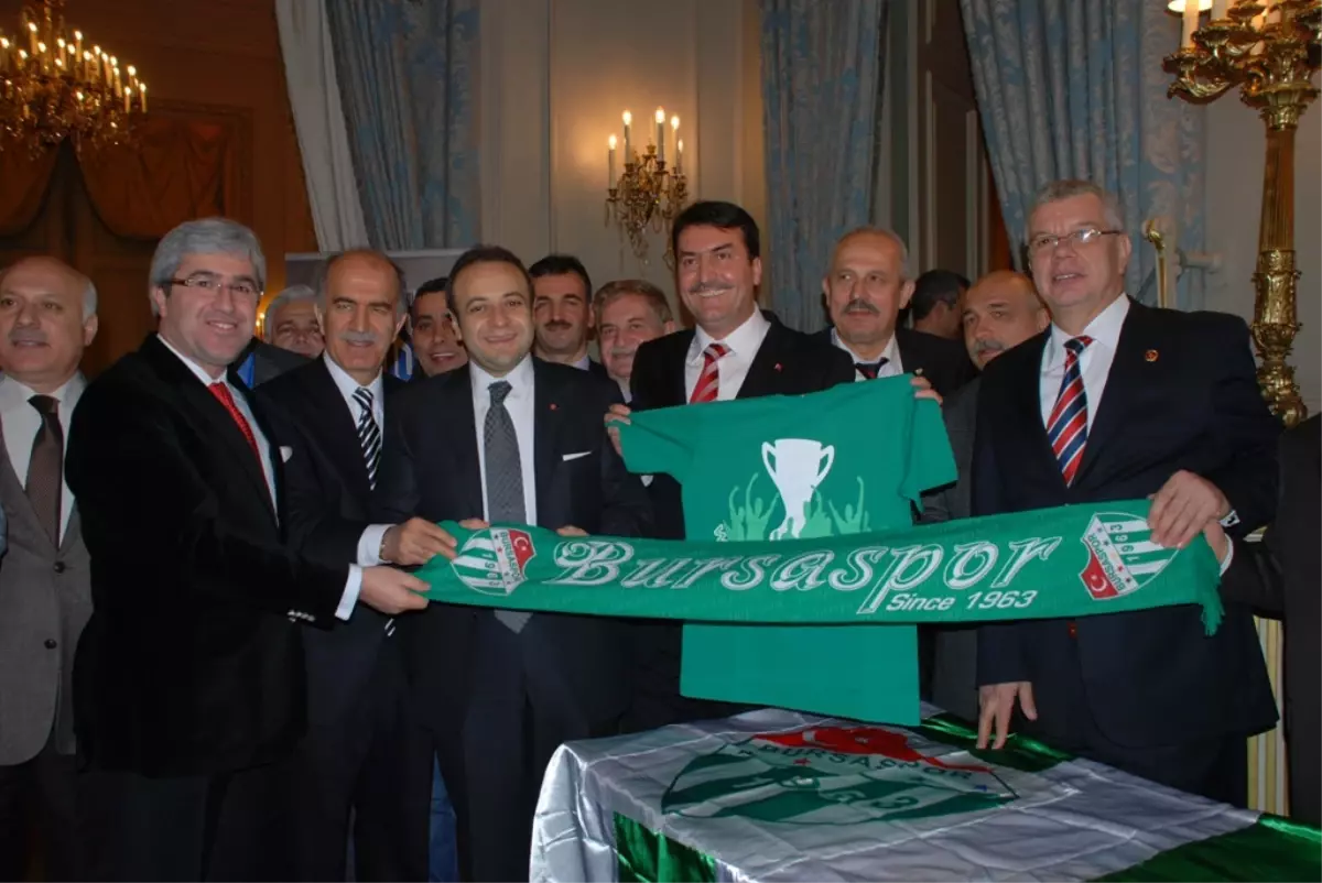 Kestane Şekerli, Döner Kebaplı Brüksel Çıkarması

