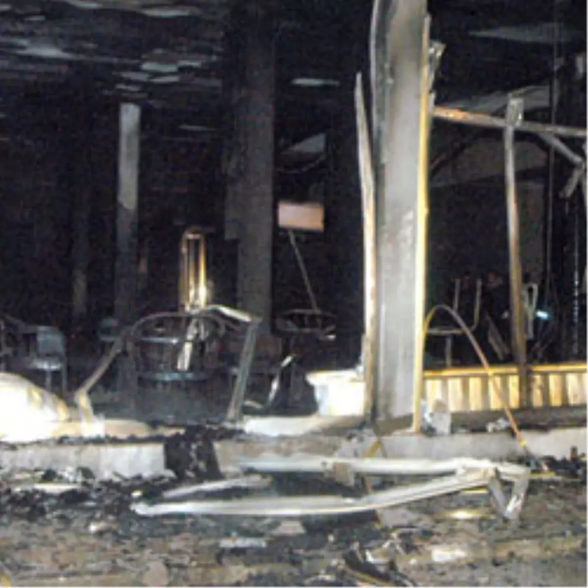 PKK Yandaşları Otel Yaktı