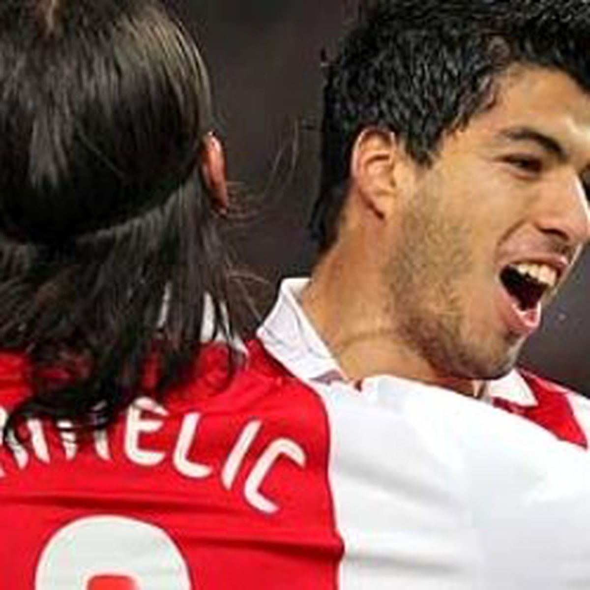 Lıverpool Suarez'i Kaptı